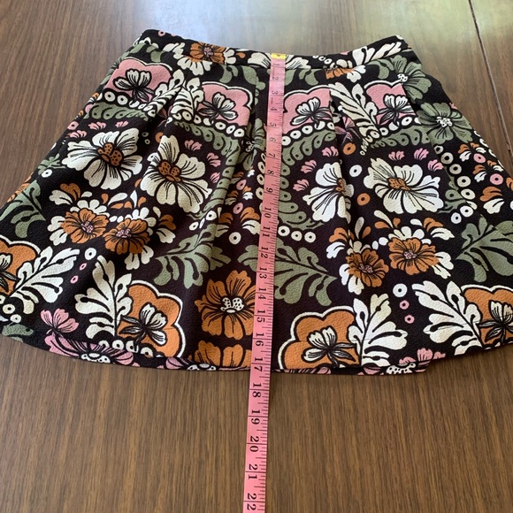 Pockets! H&M Floral skirt - Picture 6 of 6